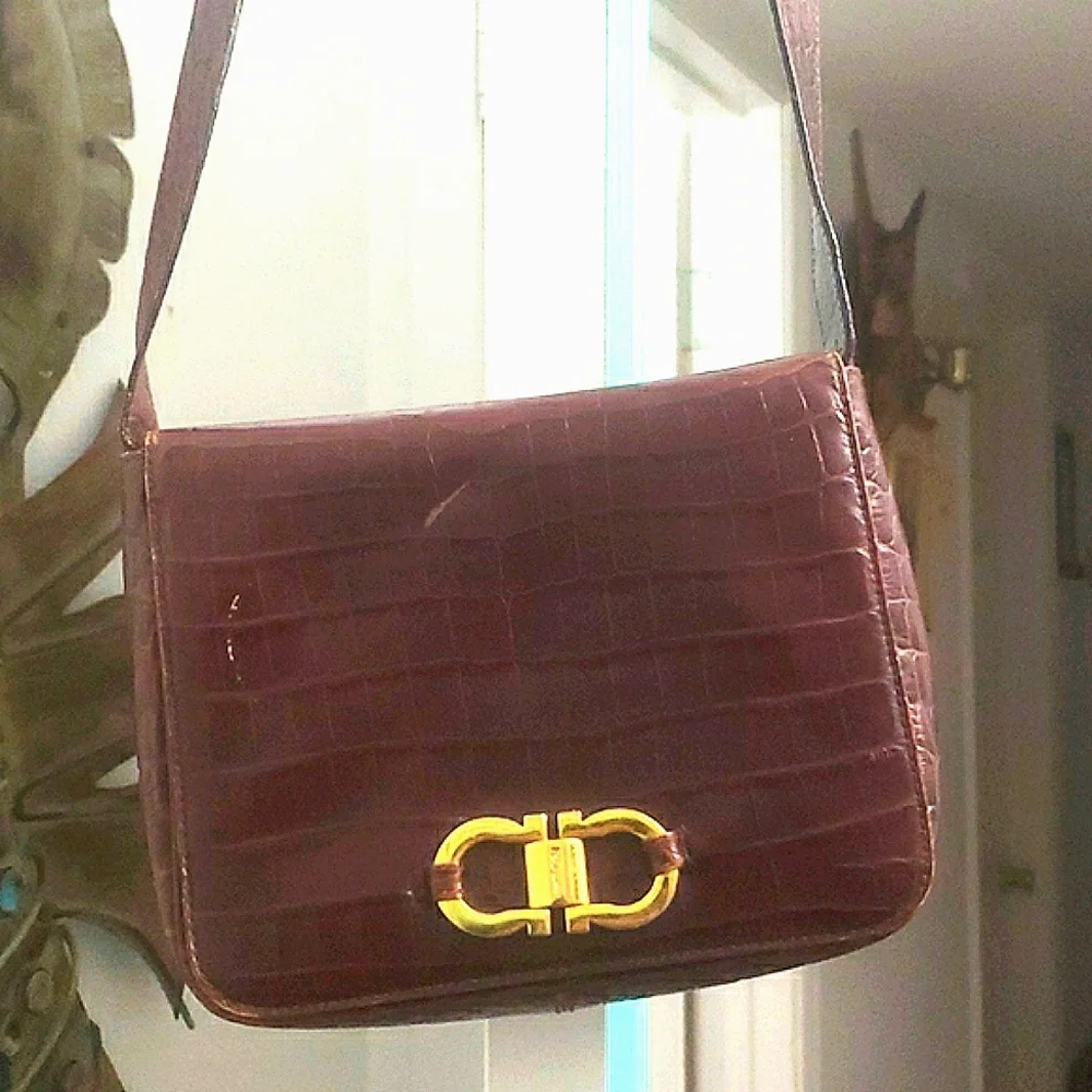 COPY - VINTAGE Salvatore Ferragamo Embossed Made In Italy Purse - Picture 3 of 16